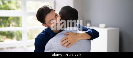 Glücklich Homosexuell Paar Dating. Romantischer Afroamerikaner Stockfoto