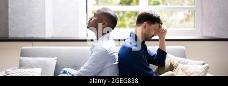 Homosexuell Paar Beziehung Konflikt Und Scheidung. Unglücklich Und Traurig Stockfoto