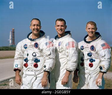 (18. Dez. 1968) --- Diese drei Astronauten sind die erste Besatzung der Apollo 9-Weltraummission (Raumschiff 104/ Lunar Module 3/ Saturn 504). Von links nach rechts sind James A. McDivitt, Kommandant; David R. Scott, Kommandomodulpilot; und Russell L. Schweickart, Mondmodulpilot. Stockfoto