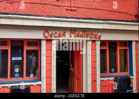 Kinsale, Irland - 13. Juli 2021: Das Zeichen für Oscar Madisons in Kinsale Stockfoto