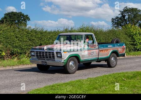 Vorderansicht eines Ford F150 Pickup-OLDTIMER-Oldtimer-Oldtimer-Oldtimer aus den 70er Jahren Stockfoto