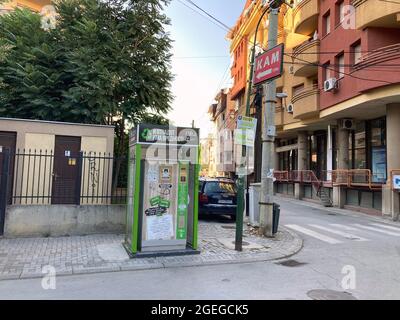Mazedonien, Skopje - 19. August 2021: Recyclinganlage für Kunststoffflaschen im Projekt „Abfall zählt auch“ Stockfoto