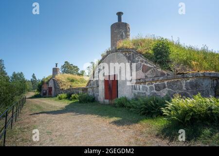 Waffenbatteriegebäude auf der Insel Kuninkaansaari in der Nähe von Vallisaari - Helsinki, Finnland Stockfoto