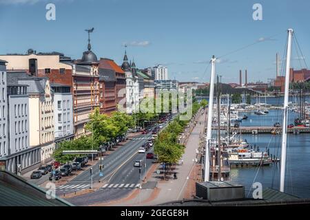 Luftaufnahme des Hafens von Pohjoissatama und der Pohjoisrante Street - Helsinki, Finnland Stockfoto