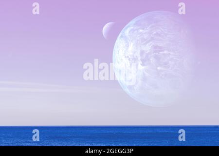 Landschaft eines fremden Planeten - ein riesiger blauer Planet vor dem Hintergrund des rosa Himmels und des ruhigen Ozeanwassers. Elemente dieses Bildes werden von eingerichtet Stockfoto