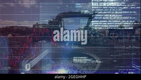 Finanzielle Datenverarbeitung gegen Krangrabber im städtischen Industriegebiet Stockfoto