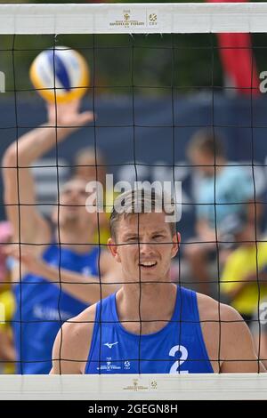 Prag, Tschechische Republik. August 2021. Der tschechische Beachvolleyball-Spieler David Scheiner wird am 2021 20. August 2021 beim Beach Boleyball World Tour 2 Star in Prag gegen Artur Vasiljev und Robert Juchnevic aus Litauen gesehen. Tschechische Republik. Quelle: Michal Kamaryt/CTK Photo/Alamy Live News Stockfoto