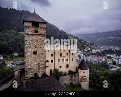 Schloss Landeck im Tiroler Dorf Landeck in Österreich Stockfoto