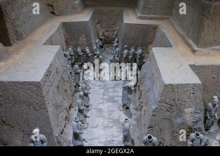 Terrakotta-Soldaten im Grab des ersten Emporers der Qin-Dynastie der Terrakotta-Krieger im Kreis Lintong, Shaanxi, Xi'an, China, Asien Stockfoto