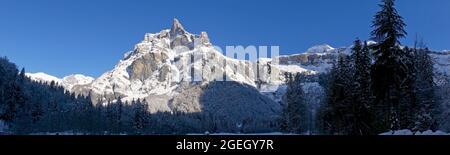 Cirque von Sixt Fer a Cheval (Französische Alpen, Zentral-Ostfrankreich), im oberen Giffre-Tal, im Winter. Natur, Landschaft bedeckt mit Schnee und Schnee c Stockfoto