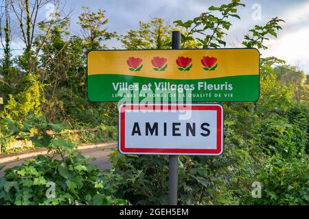 Amiens, Frankreich - 27. Juli 2021: Amiens ist eine Stadt und Gemeinde in Nordfrankreich und eine Hauptstadt des Departements Somme. Stockfoto