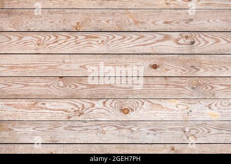 Vintage Holzwand aus Kiefernplanken. Frontalansicht, flache Fototextur im Hintergrund Stockfoto