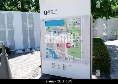 Tokio, Japan. August 2021. Stand mit Karte der Austragungsorte der Sommer-Paralympischen Spiele in Tokio 2020 (Foto: Lev Radin/Pacific Press) Quelle: Pacific Press Media Production Corp./Alamy Live News Stockfoto