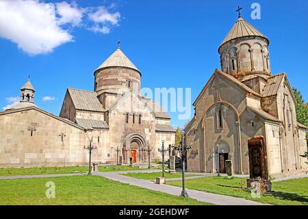 Das Kecharis-Kloster, ein mittelalterlicher Klosterkomplex, der im 11. Jahrhundert gegründet wurde, ist die Stadt Tsachkadzor, Armenien Stockfoto