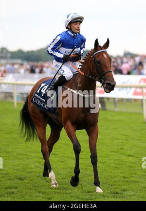 Winter Power von Silvestre De Sousa nach dem Gewinn des Coolmore Wootton Bassett Nunthorpe Stakes beim Coolmore Nunthorpe Day des Welcome to Yorkshire Ebor Festival 2021 auf der Pferderennbahn in York. Bilddatum: Freitag, 20. August 2021. Siehe PA Story RACING York. Bildnachweis sollte lauten: Nigel French/PA Wire. EINSCHRÄNKUNGEN: Die Nutzung unterliegt Einschränkungen. Nur redaktionelle Verwendung, keine kommerzielle Nutzung ohne vorherige Zustimmung des Rechteinhabers. Stockfoto