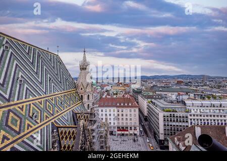 Blick über die Stadt Wien von der Spitze des Stephansdoms Stockfoto