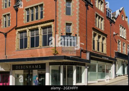 Der Eingang zur Harrogate-Filiale des Debenhams Department Store ist nun dauerhaft geschlossen und versiegelt, Harrogate, North Yorkshire, Großbritannien. Stockfoto