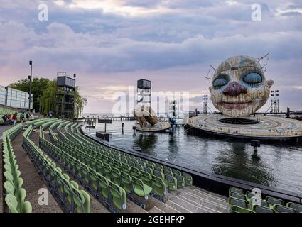 Die schwimmende Bühne am Bodensee bei den Bregenz Performing Arts Festspielen - BREGENZ, ÖSTERREICH, EUROPA - 28. JULI 2021 Stockfoto