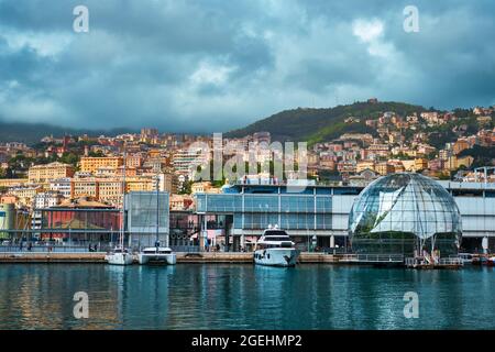 Hafen von Genua Genua mit Yachten und Booten. Genua, Italien Stockfoto