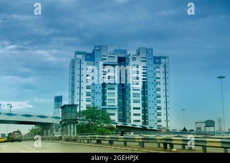 HOWRAH, WESTBENGALEN, INDIEN - 7. AUGUST 2016: Nabanna, Gebäude in der Industriestadt Howrah, beherbergt das Staatssekretariat von Westbengalen. Offic Stockfoto