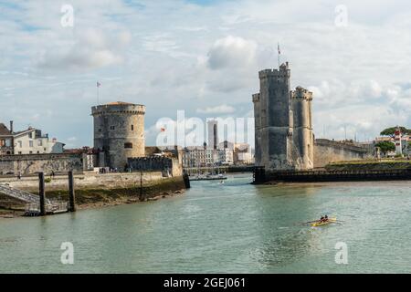 Türme der Festung in der Küstenstadt La Rochelle im Südwesten Frankreichs Stockfoto