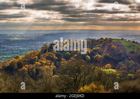 Herbstansicht von Ragged Stone Hill in den Malverns, Worcestershire, England Stockfoto