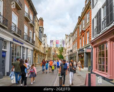 Geschäfte an der Trinity Street im Zentrum von Cambridge, Cambridgeshire, England, Großbritannien Stockfoto