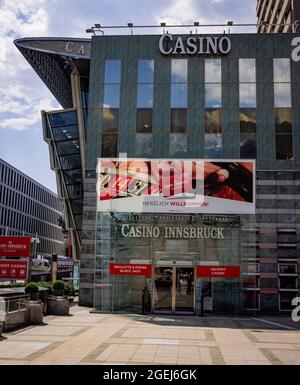 Das Casino von Innsbruck im Herzen der Stadt - INNSBRUCK, ÖSTERREICH, EUROPA - 29. JULI 2021 Stockfoto