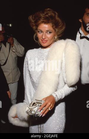 BEVERLY HILLS, CA - 11. MÄRZ: Die Schauspielerin Stephanie Beacham nimmt an der 12. Jährlichen People's Choice Awards After Party Teil, die von Aaron Spelling am 11. März 1986 im L'Ermitage Hotel in Beverly Hills, Kalifornien, veranstaltet wird. Quelle: Ralph Dominguez/MediaPunch Stockfoto