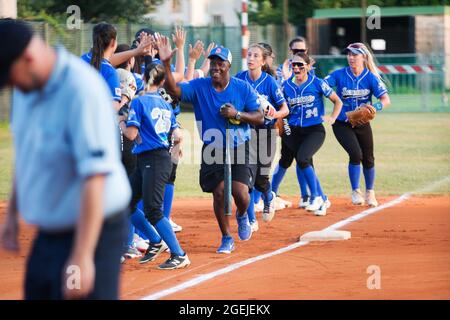 Saronno, Italien. August 2021. , Saronno, Italien, 20. August 2021, Spieler des Teams Saronno aus Italien während der Women &#39;s European Cup Gewinner Cup 2021, Softball - Foto Valerio Origo / LM Credit: Live Media Publishing Group/Alamy Live News Stockfoto