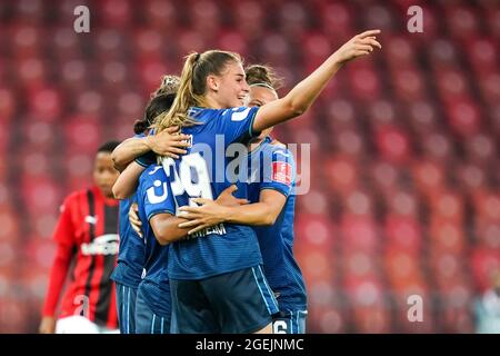 Zürich, Schweiz. August 2021. Jule Brand (29 Hoffenheim) feiert ihr Tor mit Teamkollegen beim UEFA Womens Champions League Finale der 1. Runde zwischen der TSG Hoffenheim und dem AC Mailand im Letzigrund in Zürich, Schweiz. Kredit: SPP Sport Pressefoto. /Alamy Live News Stockfoto