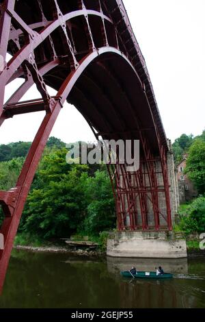 Ironbridge, England. Historisches Denkmal. Gusseiserne Brücke gebaut und entworfen von Thomas Telford, Ingenieur aus der industriellen Revolution. Stockfoto