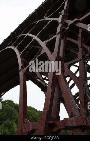 Ironbridge, England. Historisches Denkmal. Gusseiserne Brücke gebaut und entworfen von Thomas Telford, Ingenieur aus der industriellen Revolution. Stockfoto