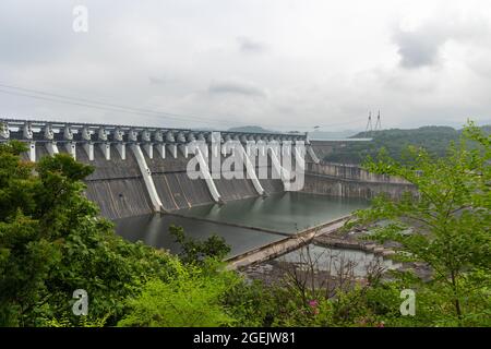 Sardar Sarovar-Staudamm am Narmada-Fluss im Narmada-Tal, Kevadiya-Kolonie, Narmada-Bezirk, Gujarat, Indien Stockfoto