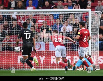 Bristol, Großbritannien. August 2021. 20. August 2021; Ashton Gate Stadium, Bristol, South Gloucestershire, England; EFL Championship Football, Bristol City gegen Swansea; Joel Piroe von Swansea City erzielt in der 19. Minute ein Tor für 0-1 Credit: Action Plus Sports Images/Alamy Live News Stockfoto