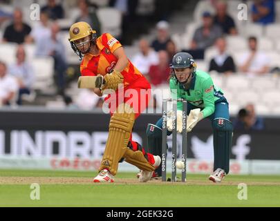 London, Großbritannien. 20. August 2021. Issy Wong vom Birmingham Phoenix, als die Oval Invincibles den Birmingham Phoenix in der Eliminator of the Hundred Women’s Cricket Competition beim Kia Oval in den Kampf aufnehmen. The Hundred ist ein brandneues Cricket-Format, das von der EZB eingeführt wurde. David Rowe/ Alamy Live News. Stockfoto