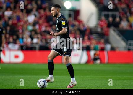 Bristol, Großbritannien. August 2021. Matt Grimes von Swansea City in Aktion. EFL Skybet Championship match, Bristol City gegen Swansea City im Ashton Gate Stadium in Bristol, Avon am Freitag, den 20. August 2021. Dieses Bild darf nur für redaktionelle Zwecke verwendet werden. Nur zur redaktionellen Verwendung, Lizenz für kommerzielle Nutzung erforderlich. Keine Verwendung bei Wetten, Spielen oder Veröffentlichungen in einem Club/einer Liga/einem Spieler. PIC von Lewis Mitchell/Andrew Orchard Sports Photography/Alamy Live News Credit: Andrew Orchard Sports Photography/Alamy Live News Stockfoto