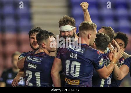 Wigan, Großbritannien. August 2021. Alex Walmsley (8) von St Helens feiert seinen Versuch am 8/20/2021 in Wigan, Großbritannien. (Foto von Mark Cosgrove/News Images/Sipa USA) Quelle: SIPA USA/Alamy Live News Stockfoto