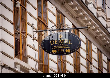 Berühmte Café und Bäckerei Demel in Wien - WIEN, ÖSTERREICH, EUROPA - 1. AUGUST 2021 Stockfoto