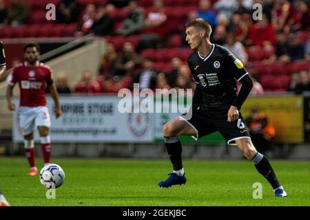 Bristol, Großbritannien. August 2021. Jay Fulton von Swansea City in Aktion. EFL Skybet Championship match, Bristol City gegen Swansea City im Ashton Gate Stadium in Bristol, Avon am Freitag, den 20. August 2021. Dieses Bild darf nur für redaktionelle Zwecke verwendet werden. Nur zur redaktionellen Verwendung, Lizenz für kommerzielle Nutzung erforderlich. Keine Verwendung bei Wetten, Spielen oder Veröffentlichungen in einem Club/einer Liga/einem Spieler. PIC von Lewis Mitchell/Andrew Orchard Sports Photography/Alamy Live News Credit: Andrew Orchard Sports Photography/Alamy Live News Stockfoto