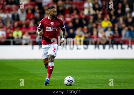 Bristol, Großbritannien. August 2021. Danny Simpson von Bristol City in Aktion. EFL Skybet Championship match, Bristol City gegen Swansea City im Ashton Gate Stadium in Bristol, Avon am Freitag, den 20. August 2021. Dieses Bild darf nur für redaktionelle Zwecke verwendet werden. Nur zur redaktionellen Verwendung, Lizenz für kommerzielle Nutzung erforderlich. Keine Verwendung bei Wetten, Spielen oder Veröffentlichungen in einem Club/einer Liga/einem Spieler. PIC von Lewis Mitchell/Andrew Orchard Sports Photography/Alamy Live News Credit: Andrew Orchard Sports Photography/Alamy Live News Stockfoto