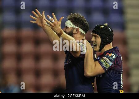 Wigan, Großbritannien. August 2021. Alex Walmsley (8) von St Helens feiert seinen Versuch am 8/20/2021 in Wigan, Großbritannien. (Foto von Mark Cosgrove/News Images/Sipa USA) Quelle: SIPA USA/Alamy Live News Stockfoto