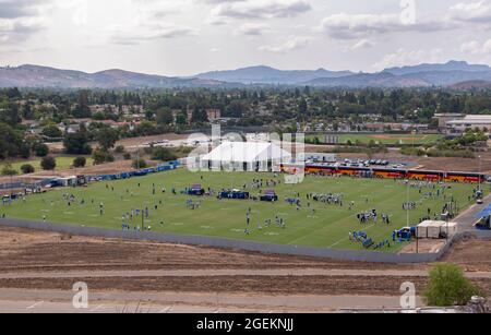 Thousand Oaks, Kalifornien, USA. August 2021. Die Los Angeles Rams und die Las Vegas Raiders hielten eine gemeinsame Praxis in der Rams Trainingseinrichtung an der California Lutheran University ab. (Bild: © K.C. Alfred/ZUMA-Pressdraht) Stockfoto