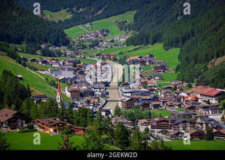 Berühmtes Dorf Soelden in Österreich - ein beliebtes Wintersportgebiet Stockfoto