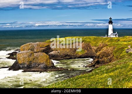 Blick auf Yaquina Head Leuchtturm und Strand Stockfoto