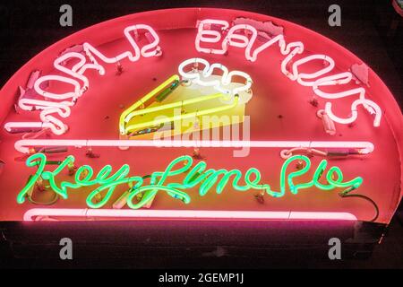 Key Largo Upper Florida Keys Mrs. Mac's Kitchen, Restaurant Neonschild weltberühmter Key Lime Pie, Stockfoto