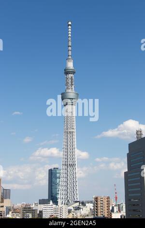 Tokio, Japan, April 24,2017 Tokyo Skytree, der höchste Turm in Japan mit blauem Himmelshintergrund Stockfoto