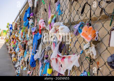 Sonniger Blick auf den Zaun des Oklahoma City National Memorial and Museum in Oklahoma, USA Stockfoto