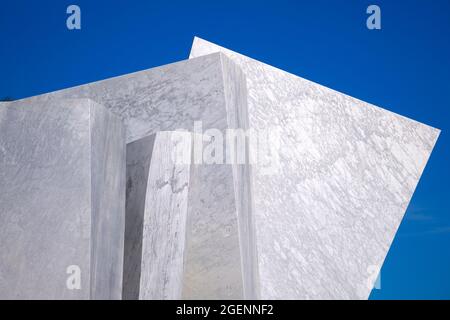 Ausstellung einer Reihe von Marmorblöcken aus Carrara Stockfoto