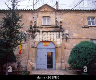 AUSSENANSICHT - PALACIO RENACENTISTA - S XVI - ACTUALMENTE CUARTEL DE LA GUARDIA CIVIL. AUTOR: GIL DE HONTAÑON (GRÖSSER). Lage: PALACIO SALINAS. Torrelaguna. MADRID. SPANIEN. Stockfoto